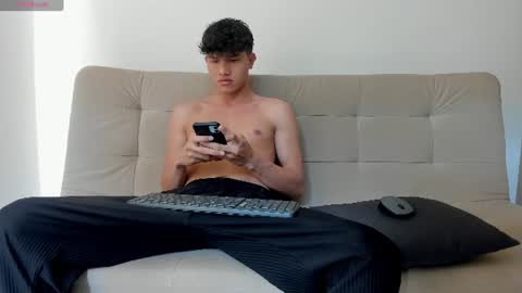 yizus_bonz online show from August 6, 2:27 pm