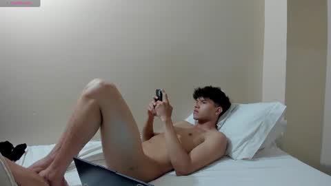 yizus_bonz online show from August 8, 11:16 pm