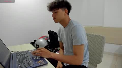 yizus_bonz online show from August 13, 12:19 pm