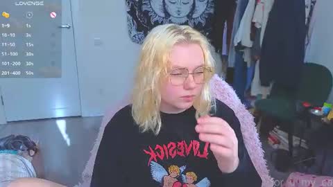 ykwhynot1x online show from July 9, 5:34 am