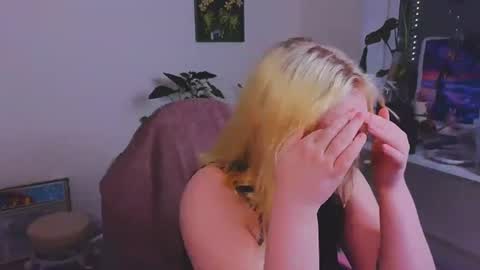 ykwhynot1x online show from August 8, 7:25 pm