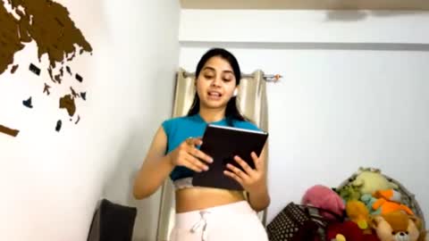 yolondakaltz online show from August 11, 9:33 am