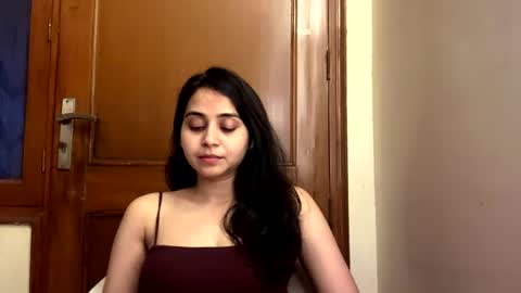yolondakaltz online show from August 15, 1:37 pm