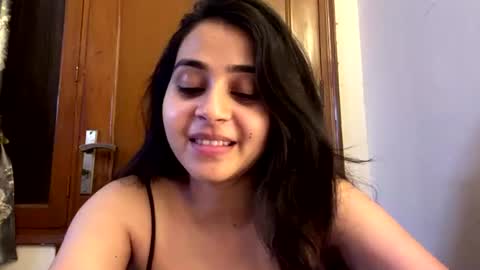 yolondakaltz online show from August 15, 2:54 pm