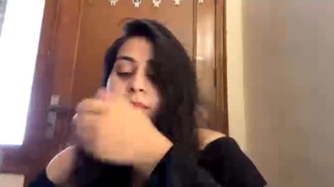 yolondakaltz online show from August 17, 9:47 am
