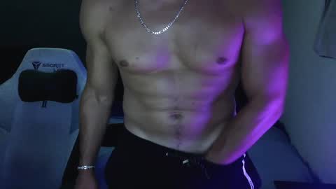 yoloyo93 online show from July 31, 11:32 pm