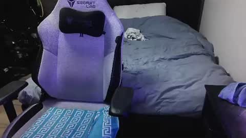yoloyo93 online show from August 11, 5:59 pm