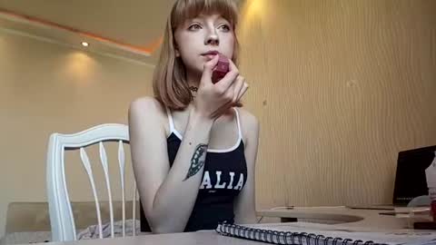 yoshiezerbel online show from June 17, 3:44 pm