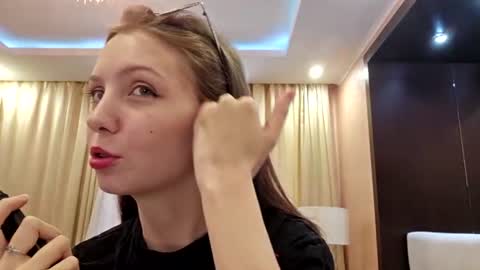 yoshiezerbel online show from July 22, 9:33 am