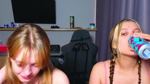 younona online show from July 22, 4:42 pm