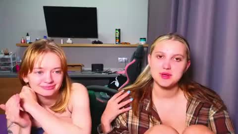 younona online show from July 23, 7:49 pm