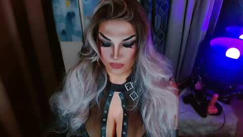 QUEEN MADISON  online show from April 25, 8:31 am