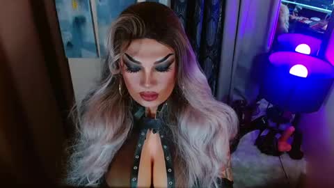 QUEEN MADISON  online show from April 29, 2:03 am