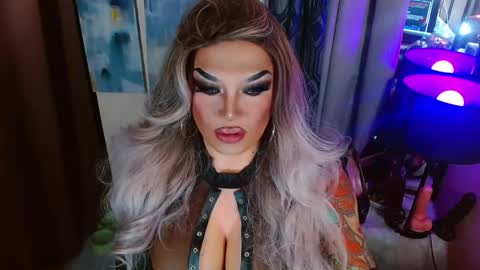 QUEEN MADISON  online show from May 24, 7:49 pm