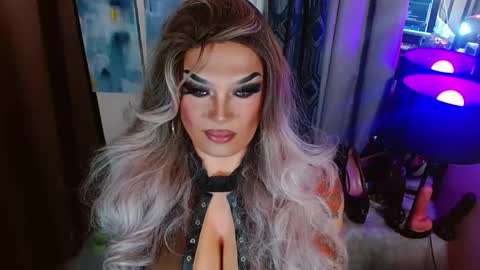 QUEEN MADISON  online show from May 24, 8:55 pm