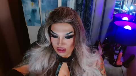 QUEEN MADISON  online show from May 24, 10:01 pm