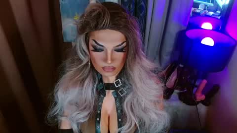 QUEEN MADISON  online show from June 5, 10:31 am