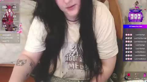 your_8a8y online show from August 12, 7:22 am
