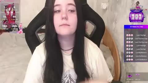 your_8a8y online show from August 13, 4:15 am