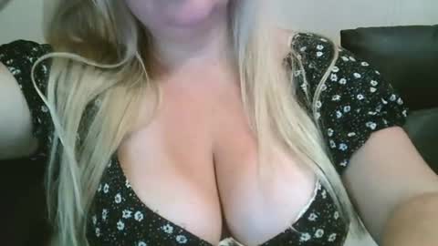 Maria Love online show from August 13, 6:00 pm