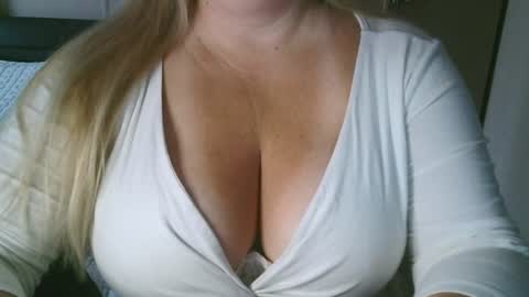 Maria Love online show from August 15, 7:23 am