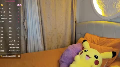 mia3 online show from April 19, 4:33 am