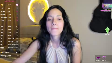 mia3 online show from August 13, 12:46 am