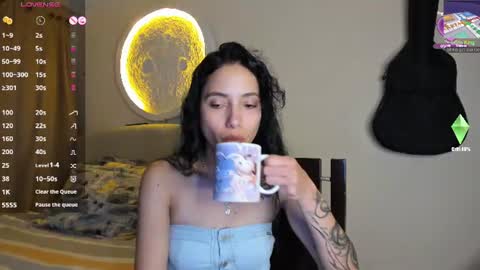 mia3 online show from August 14, 11:08 pm