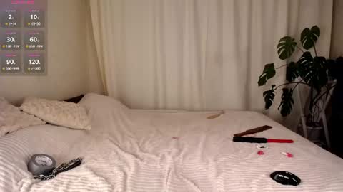 Ginger and Max online show from July 2, 10:00 pm
