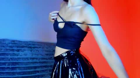 your_favorite_model_ online show from June 28, 7:28 pm