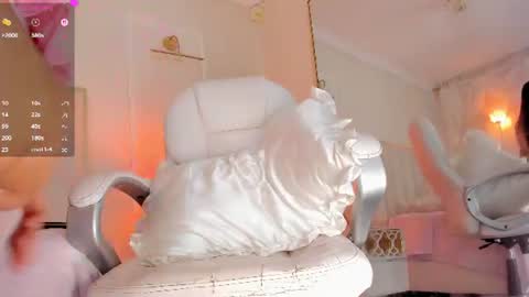 your_petite18 online show from August 7, 6:46 am