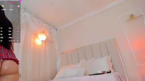 your_petite18 online show from August 13, 7:44 am