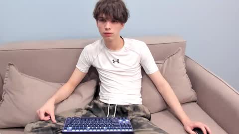 your_shy_guy online show from February 26, 5:17 am