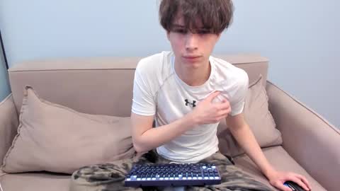 your_shy_guy online show from February 26, 6:23 am