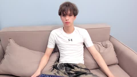 your_shy_guy online show from February 27, 7:39 am