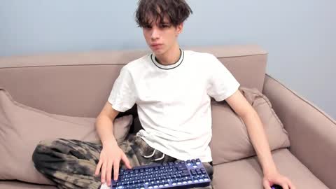 your_shy_guy online show from February 27, 9:23 pm