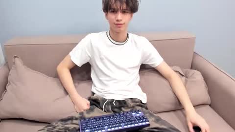 your_shy_guy online show from February 27, 11:35 pm
