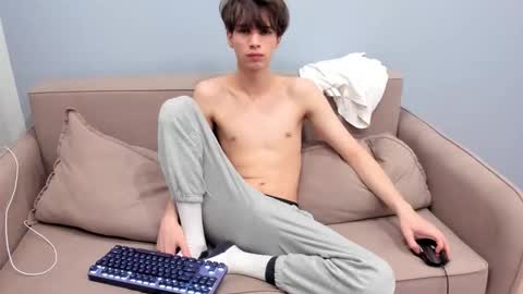 your_shy_guy online show from February 28, 8:50 pm
