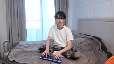 your_shy_guy online show from March 2, 7:38 am