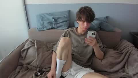 your_shy_guy online show from July 3, 8:16 am