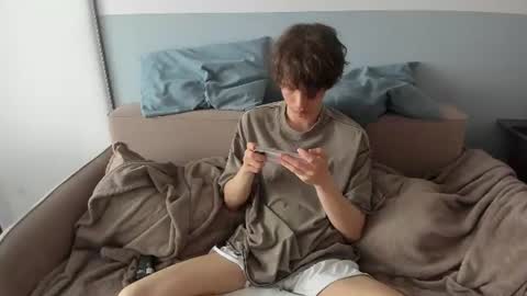 your_shy_guy online show from July 3, 10:28 am