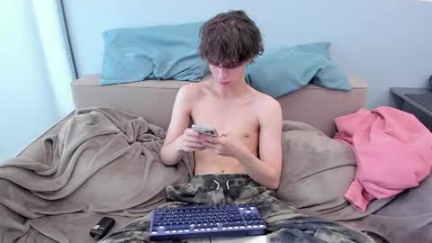 your_shy_guy online show from July 5, 11:24 am