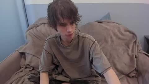 your_shy_guy online show from August 13, 7:44 am