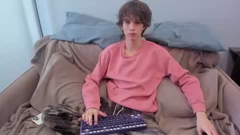 your_shy_guy online show from August 13, 9:56 am
