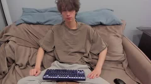 your_shy_guy online show from August 15, 7:12 am