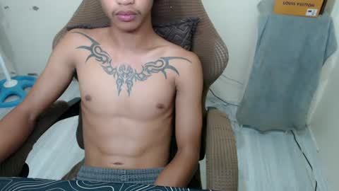 yourasian_eric online show from August 7, 2:28 pm