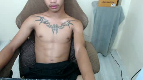 yourasian_eric online show from August 9, 3:24 pm