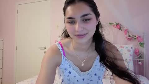 yourbella37 online show from August 1, 7:20 pm