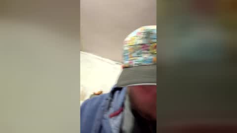 yourdaddyissues2 online show from April 3, 11:18 am