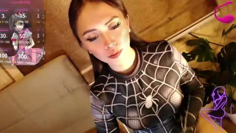 JEN  online show from August 9, 3:24 pm